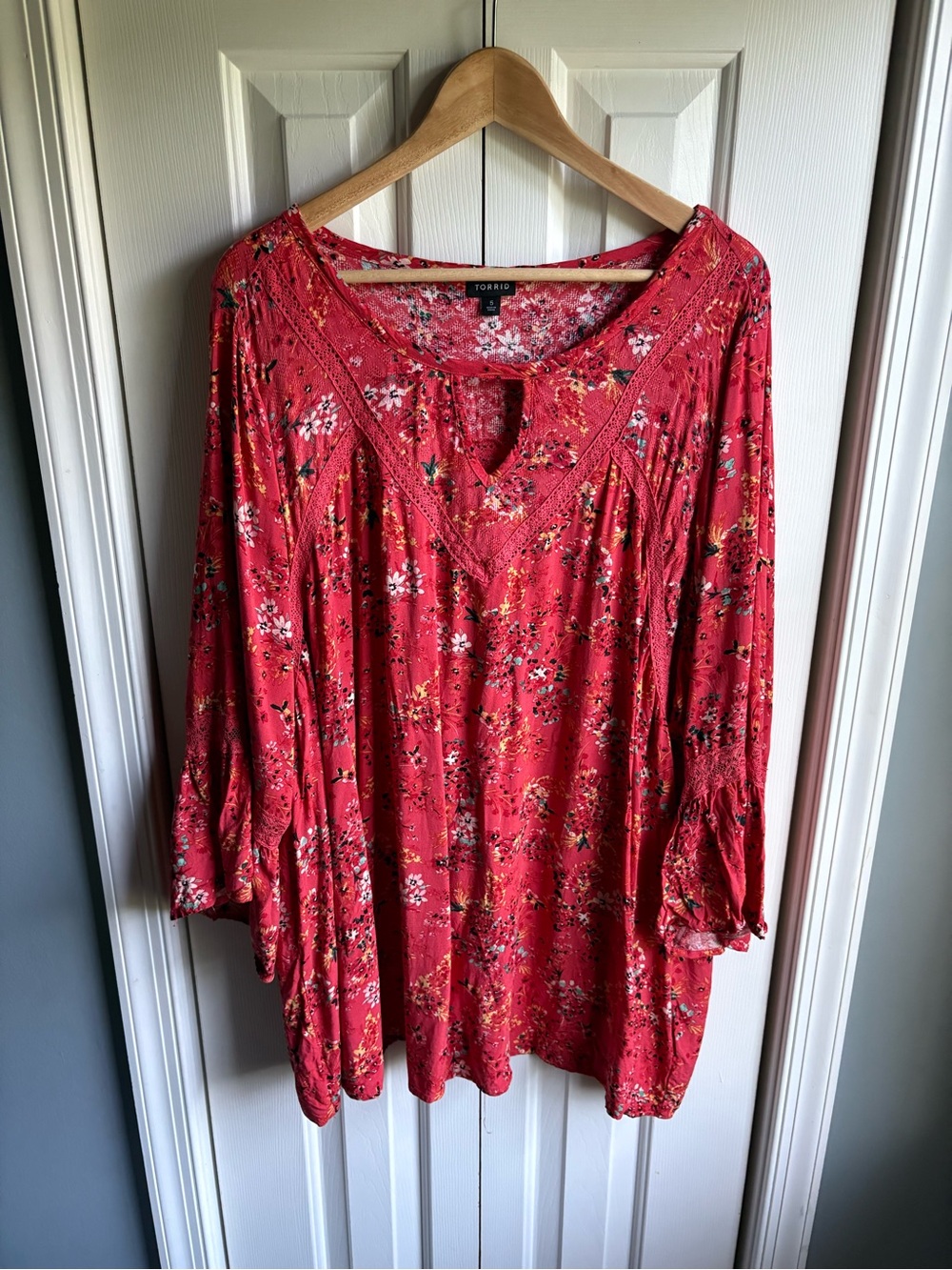 Torrid Womens Coral Floral Print Challis Lace Trim Bell Sleeve Top Size 5 5X/28